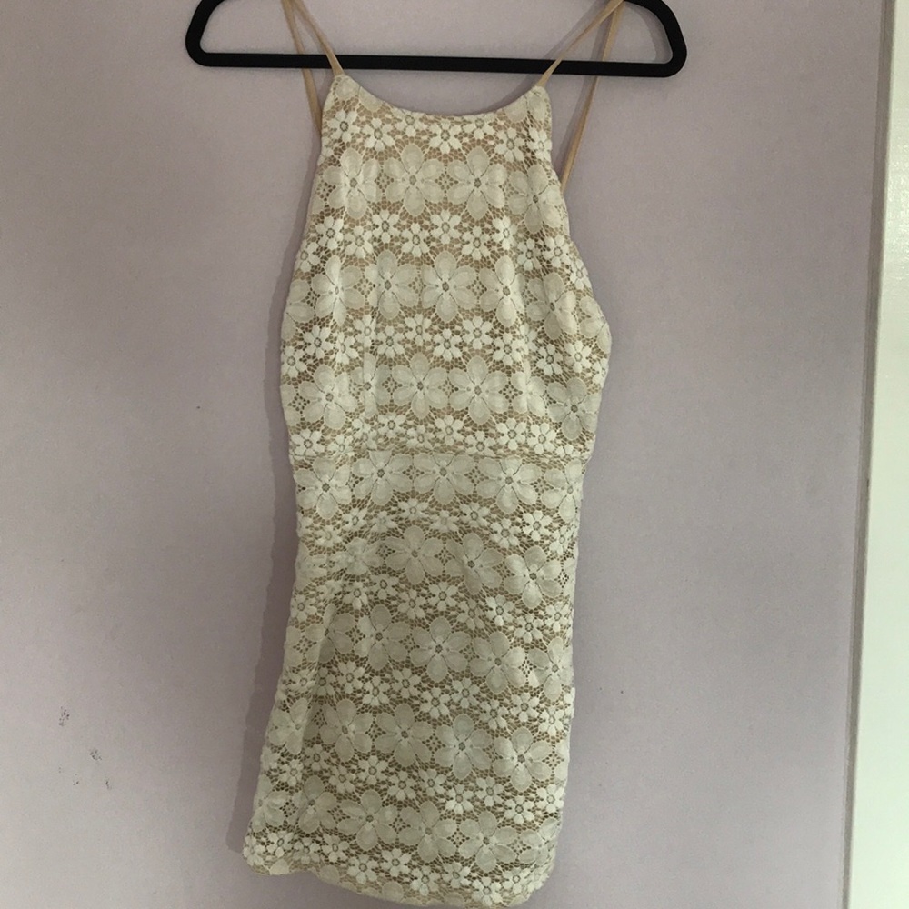 Backless scalloped white dress lace flowers